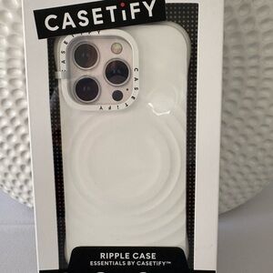 Casetify Ripple Case in White iPhone 16 Pro